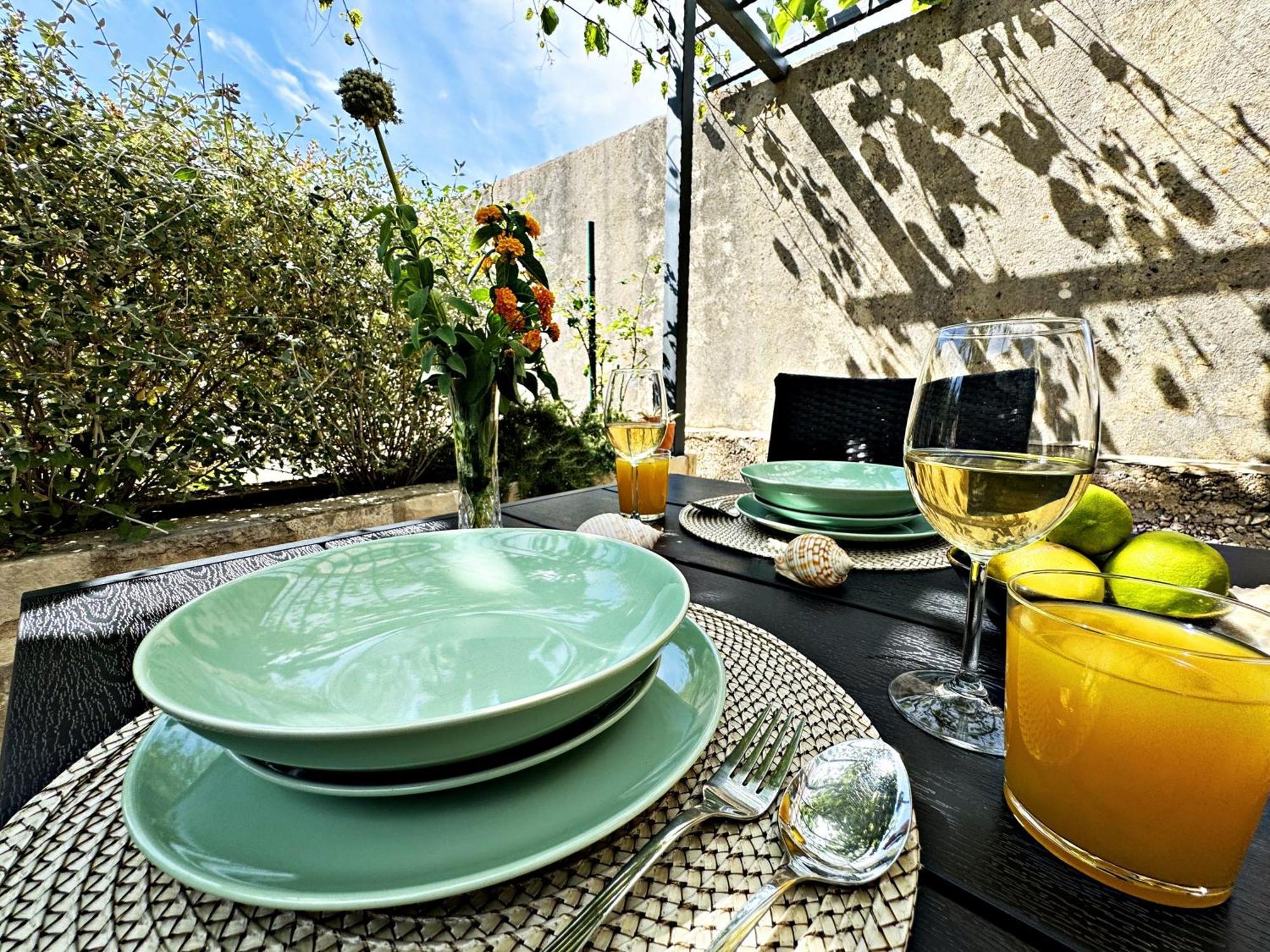Studio Apartment Matoni Postira Bagian luar foto